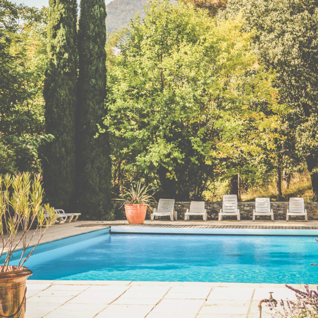 lieu de réception avec piscine en Provence