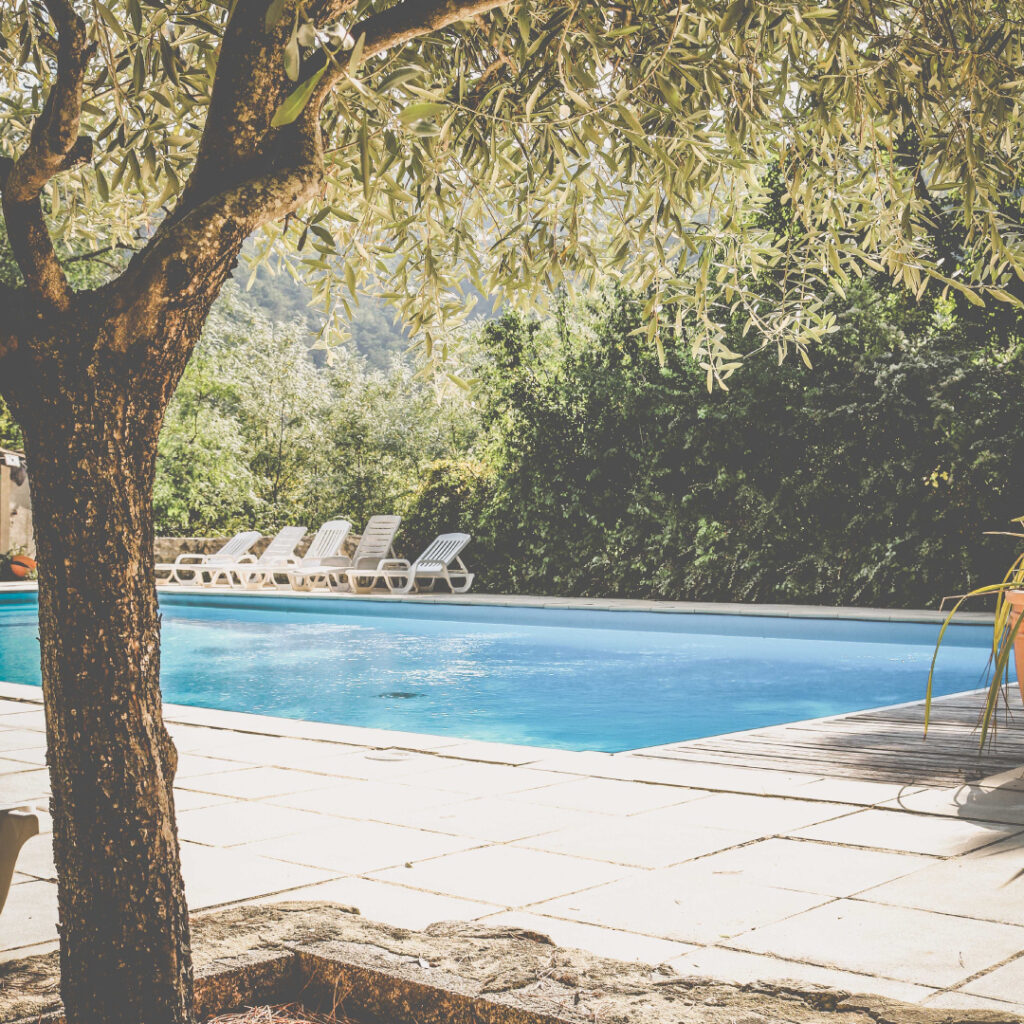 lieu de réception avec piscine